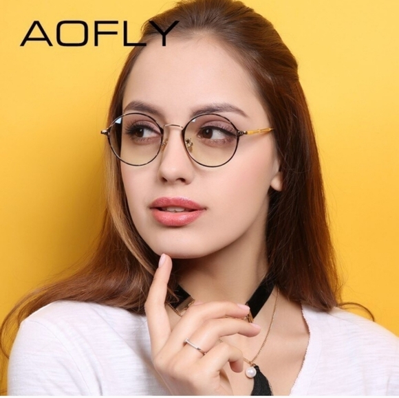 Women’s Sunglasses - Picture 2 of 2